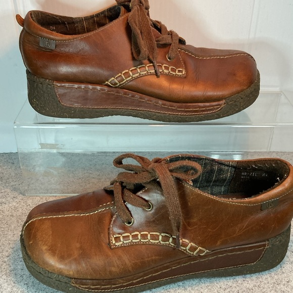 Size 8 retro inspired 70’s style leather Report leather chukkas. Gum soles Fc 2 - Picture 2 of 7